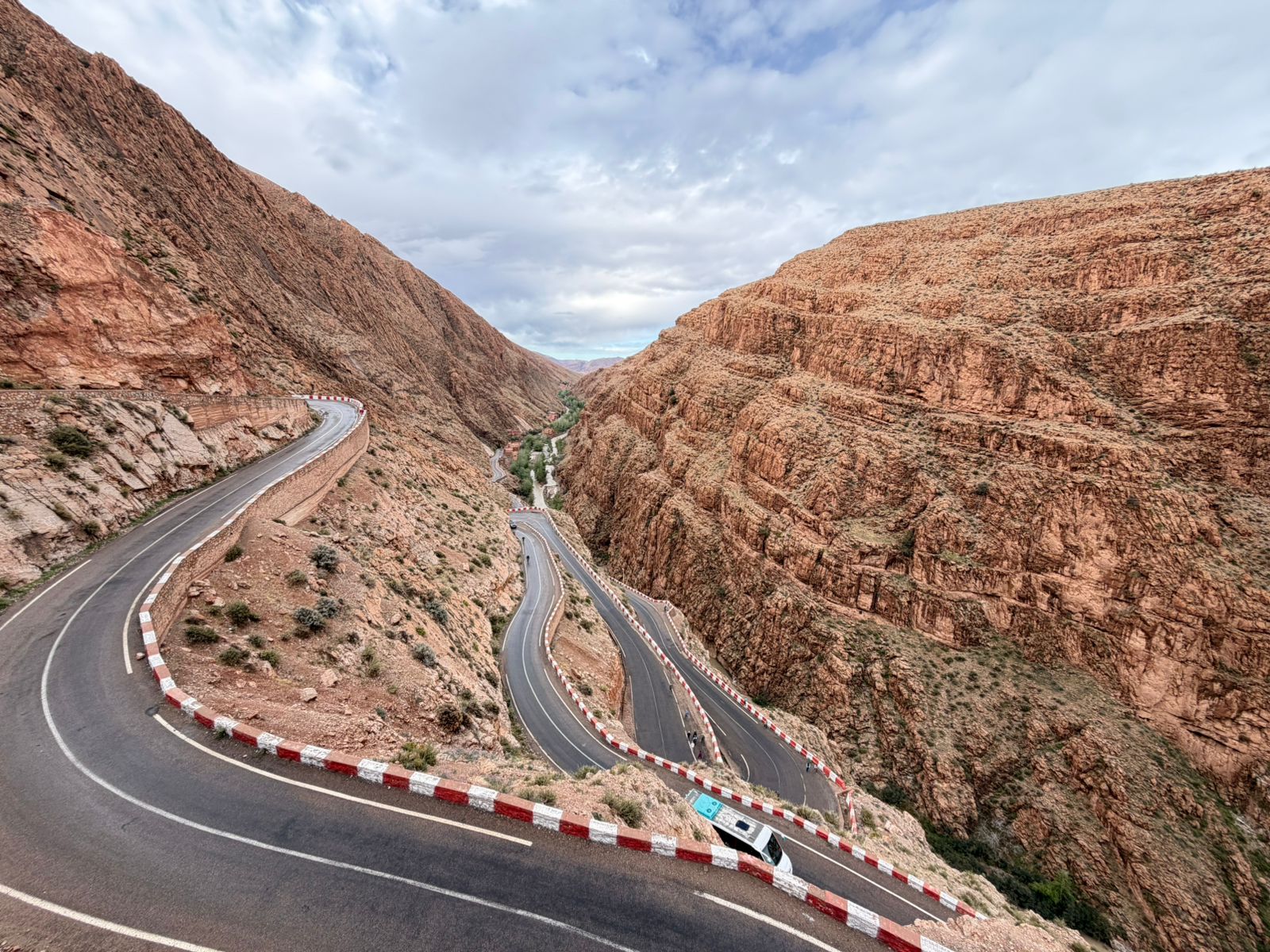 Serpentinenstraße in der Dades-Schlucht